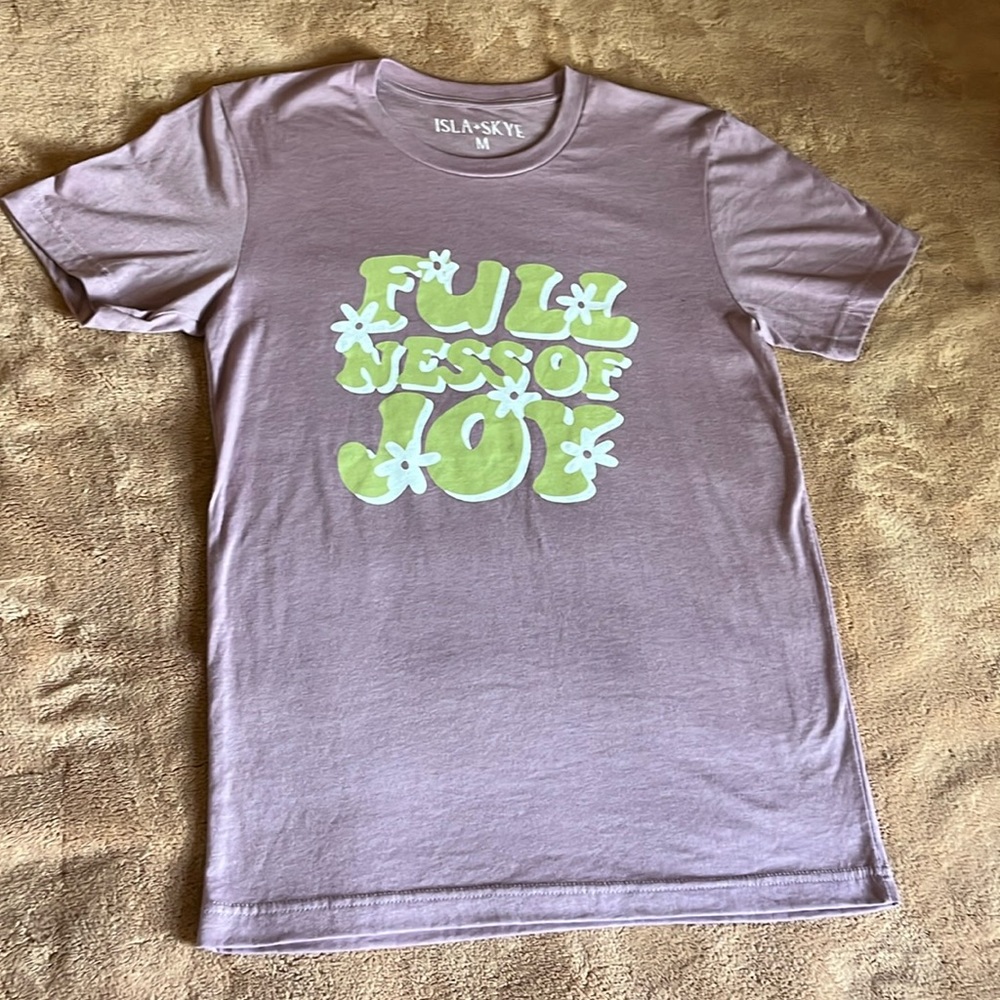 ISLA & SKYE Medium “Fullness of Joy” Lavender T-Shirt. Size Medium.
